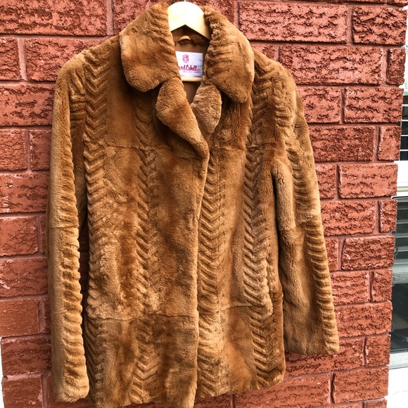 European Rabbit In New Condition Fur Coat - Picture 5 of 9